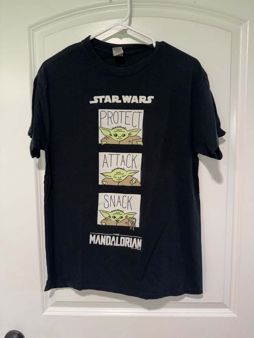 Star Wars Mandalorian Grogu Baby Yoda Protect Attack Snack Graphic T Shirt